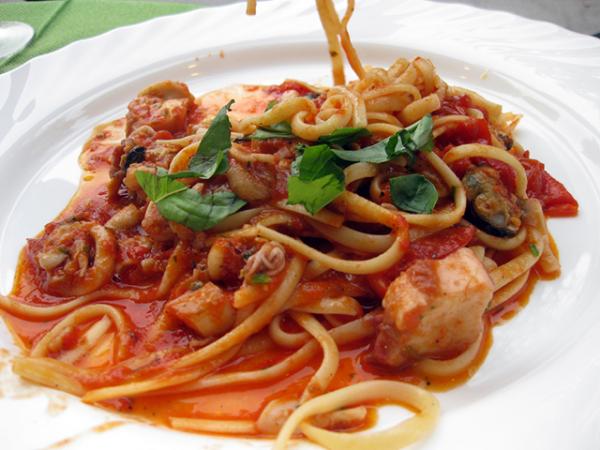 Seafood spaghetti (photo by Alex Ranaldi)