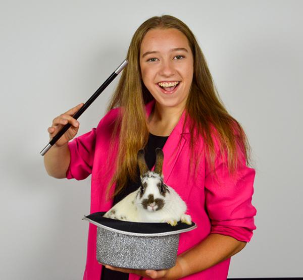 Magician Nicola Gidley Magician Nicola Gidley