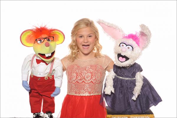 Darci Lynne with her ventriloquist puppets Oscar the Mouse and Petunia the Rabbit.