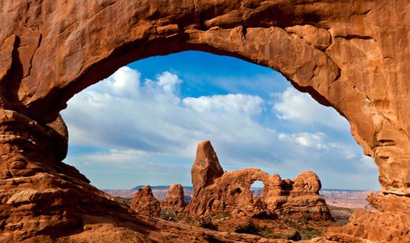 Arches National Park, which is located above the Colorado River in southern Utah, has more than 2,000 red sandstone arches.