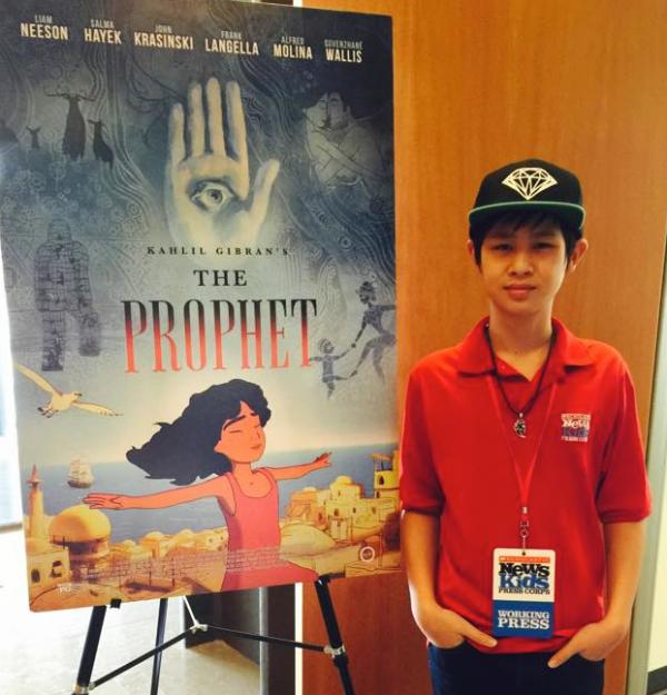 Jeremy poses before his interview with Quvenzhané. Photo courtesy of Andy Hsiao.