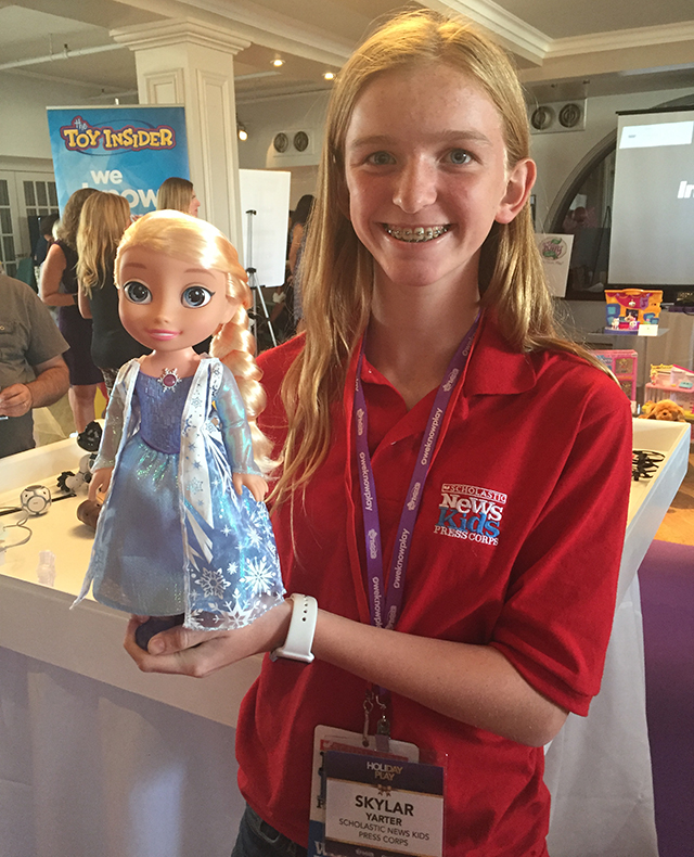 Skylar checks out Disney Frozen Northern Lights Elsa, a Toy Insider Hot 20 toy. This new Elsa doll sings "Let It Go" and the lights on her dress sparkle when kids hold a hand over her snowflake.