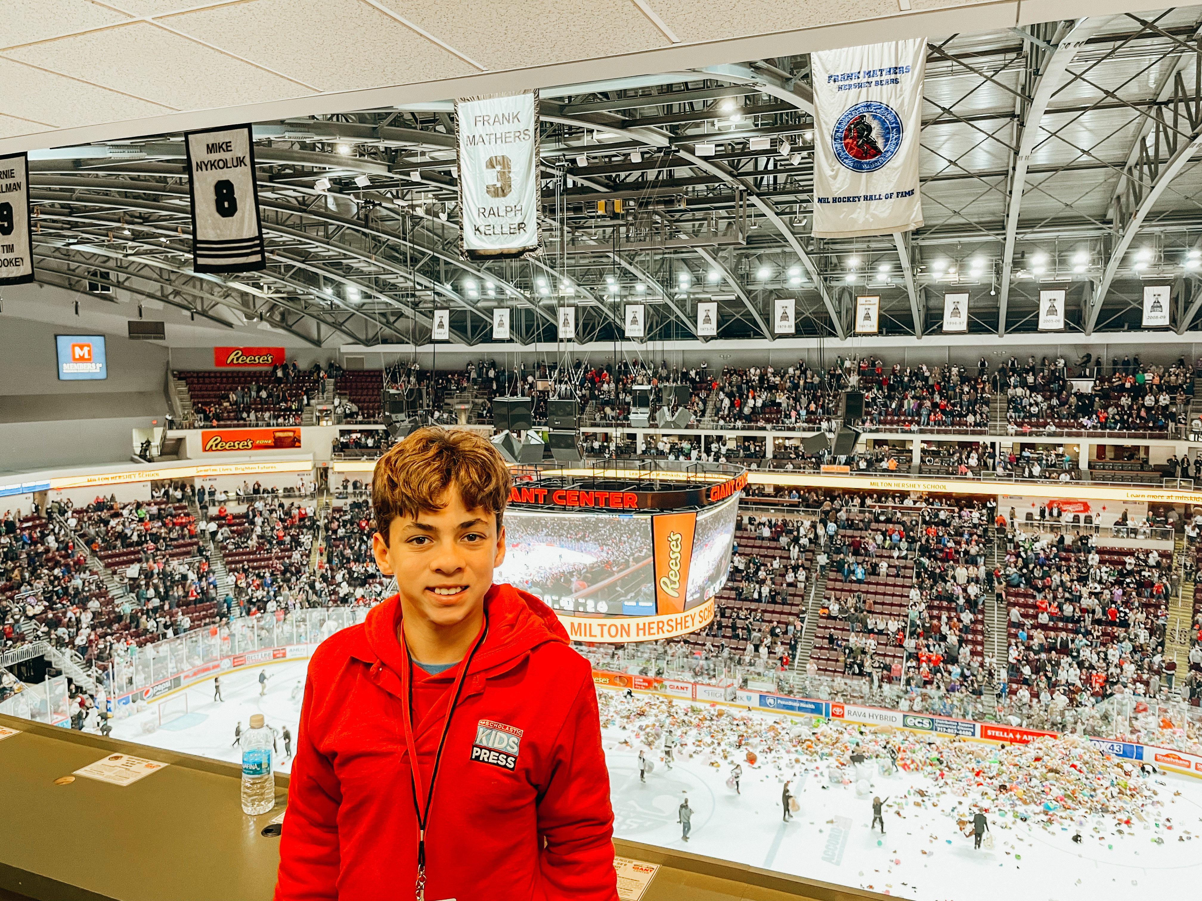 Annual Teddy Bear Toss breaks world record at AHL game in Hershey, Pa.