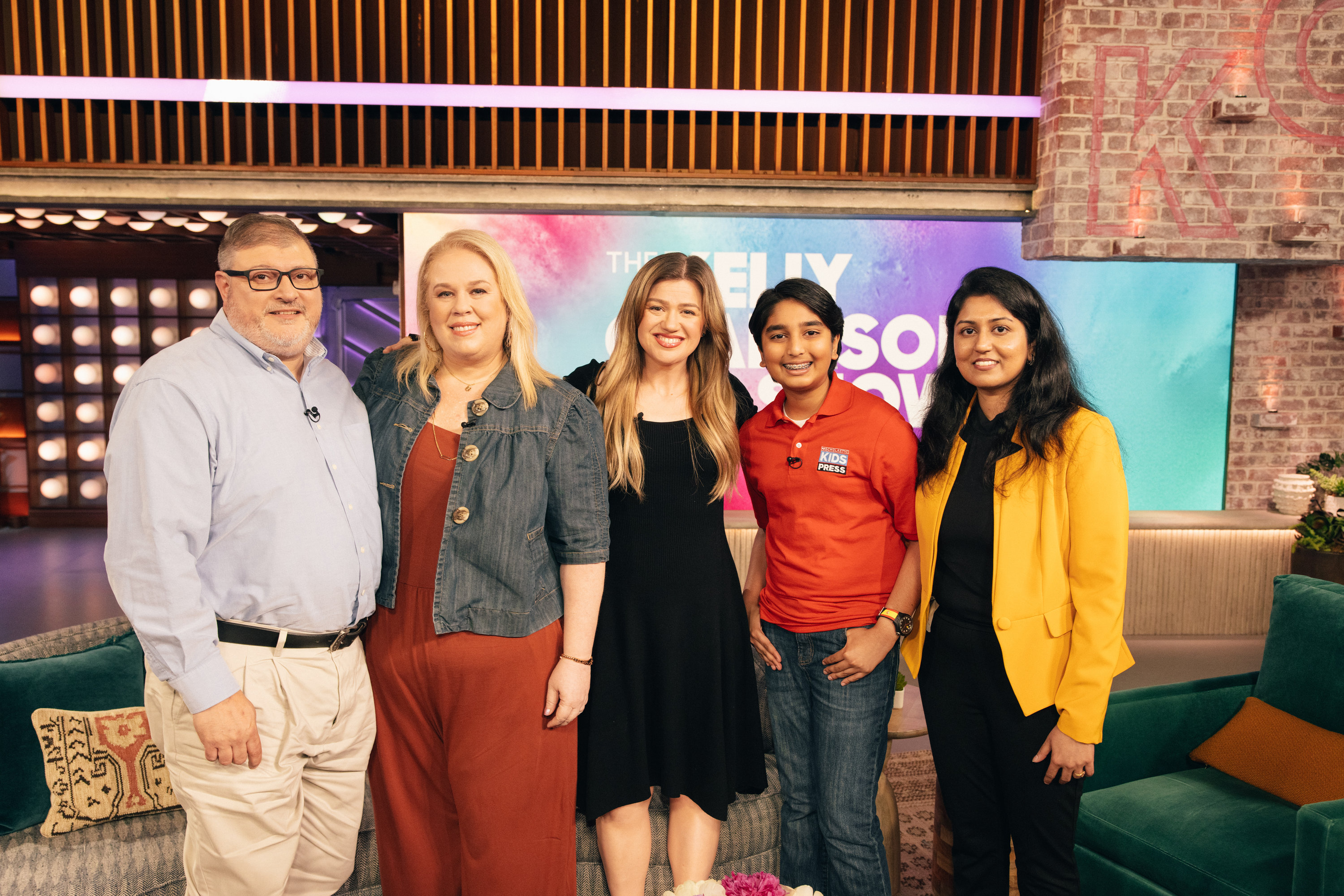 Syd's Book Shack & Boutique co-owners Paul DeJohn and Meredith Daggett, Kelly Clarkson, and Scholastic Kid Reporter Arjun Atluri and Mounika Atluri Syd's Book Shack & Boutique co-owners Paul DeJohn and Meredith Daggett, Kelly Clarkson, and Scholastic Kid Reporter Arjun Atluri and Mounika Atluri