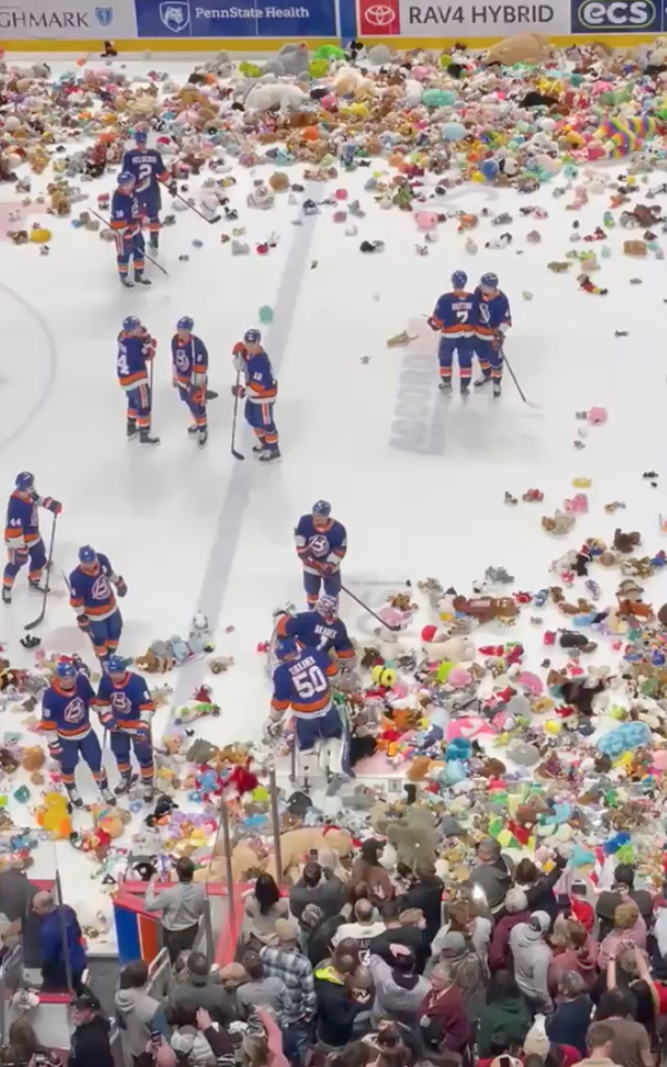 Hershey Bears Teddy Bear Toss 2023