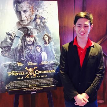 Jeremy Hsiao in front of Pirates of the Caribbean: Dead Men Tell No Tales poster